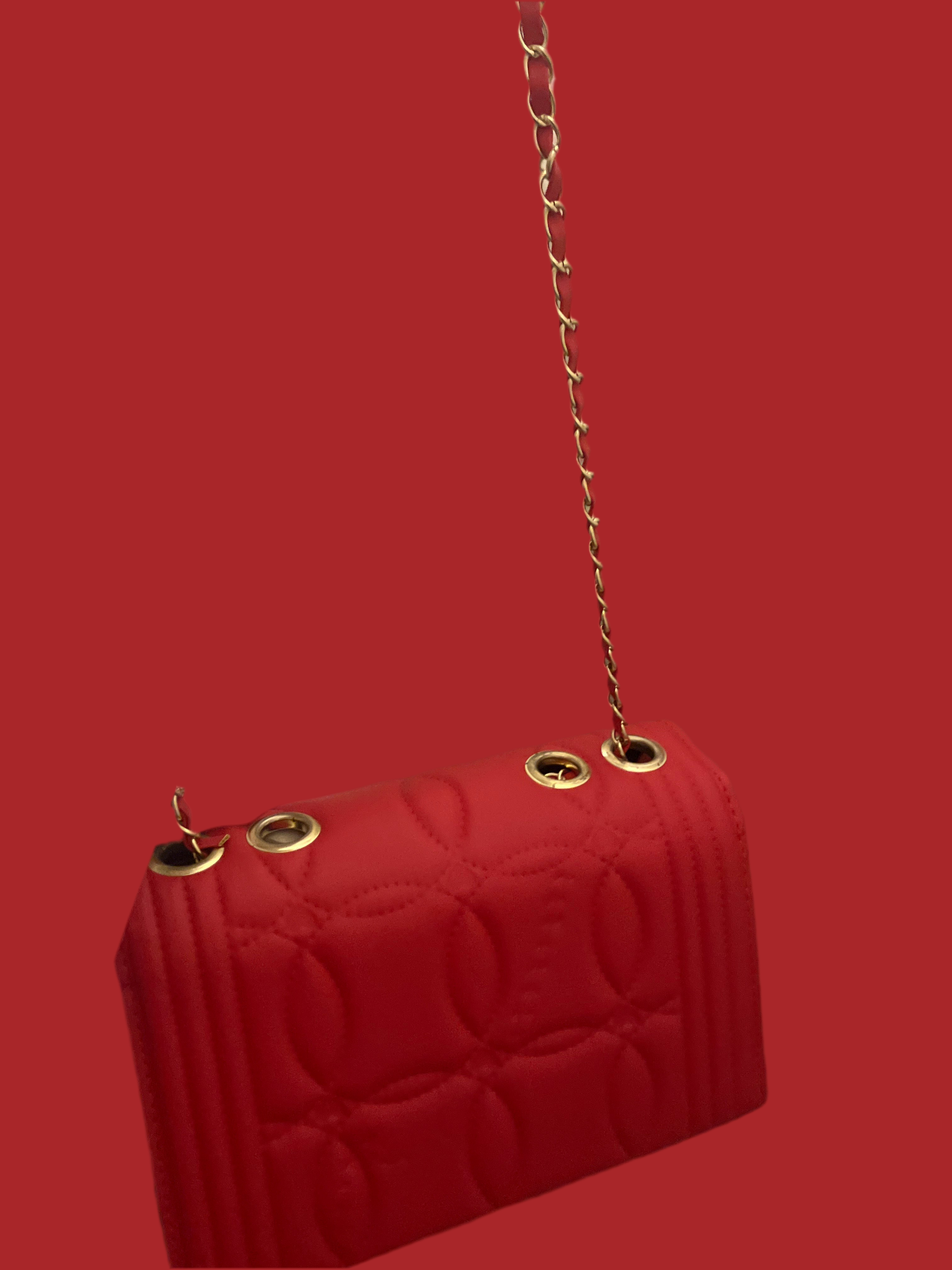 Chain link crossbody